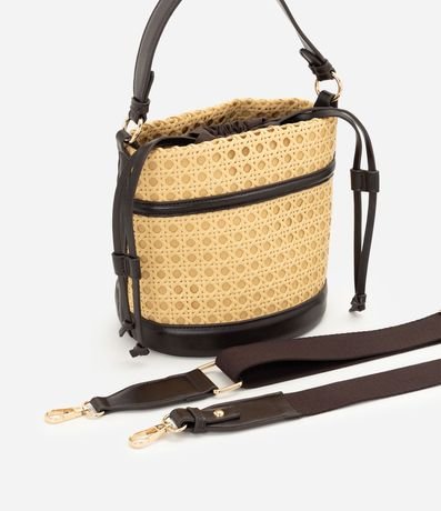 Cartera Bucket Mediana con Asa Larga Transversal 10