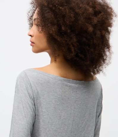 Blusa Hombro a Hombro en Viscolino con Tachuelas Contrastantes 4