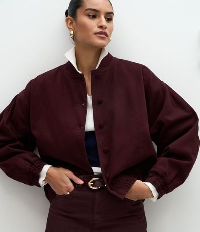 Campera Bomber en Sarga con Botones Forrados y Ajustes