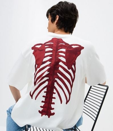 Remera Overboxy en Algodón con Estampado Lettering Brutal y Esqueleto 3