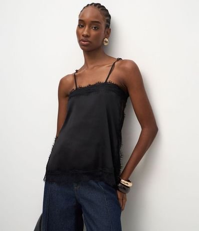 Blusa Satinada con Escote Cuadrado y Encaje Aplicado