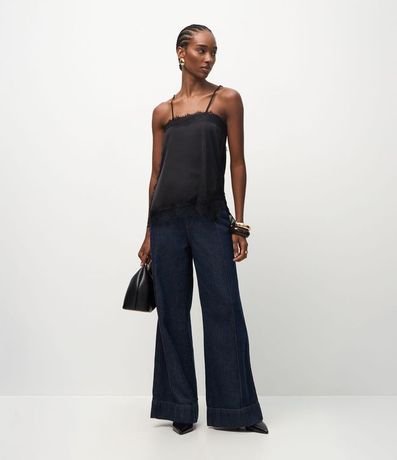 Blusa Satinada con Escote Cuadrado y Encaje Aplicado 2
