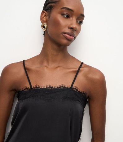 Blusa Satinada con Escote Cuadrado y Encaje Aplicado 3