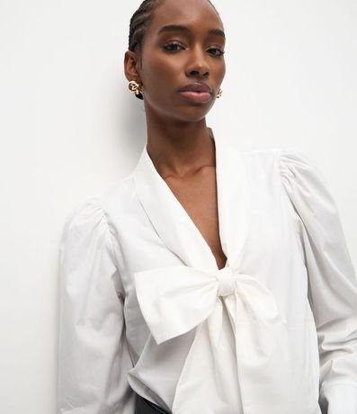 Blusa en Algodón con Manga Abullonada y Cuello Lazo 3