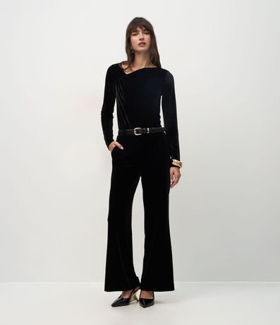 Blusa en Terciopelo con Escote Asimétrico