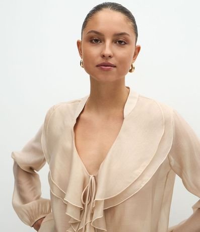 Blusa Amplia en Organza con Escote en V y Volados 3