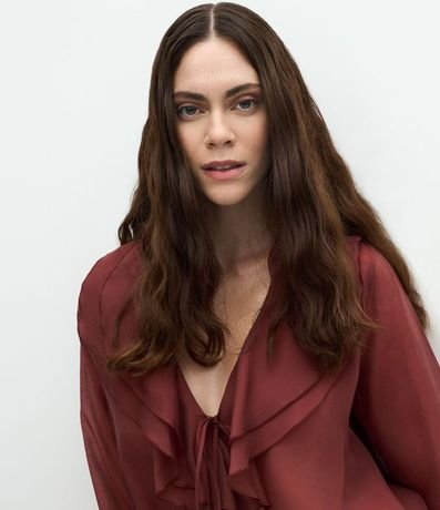 Blusa Amplia en Organza con Escote en V y Volados 3