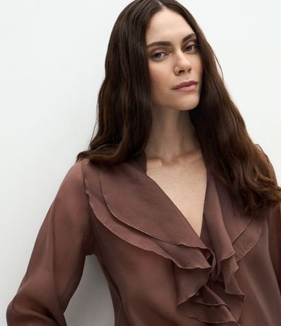 Blusa Amplia en Organza con Escote en V y Volados 3
