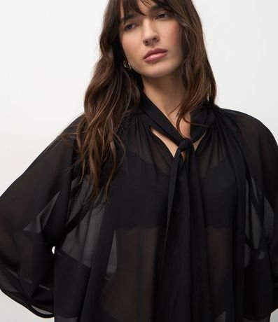 Blusa en Chiffon con Cuello Lazo y Encaje en el Ruedo 3