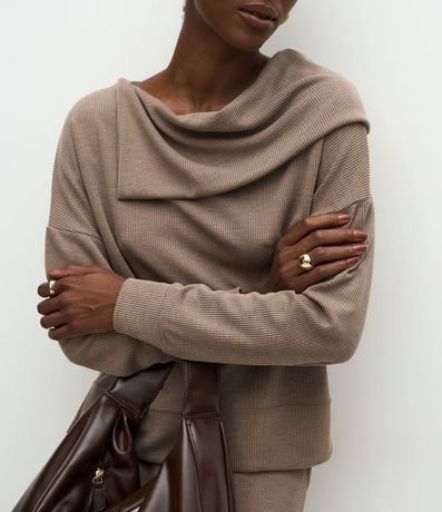 Blusa en Anarruga con Cuello Boba 4