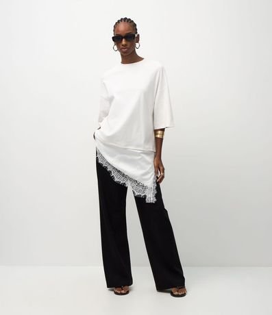 Remera Oversized en Algodón con Encaje Asimétricoen el Ruedo