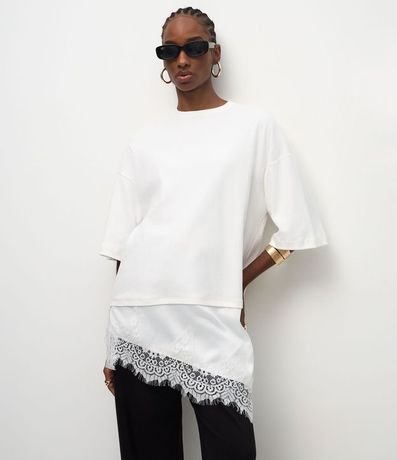 Remera Oversized en Algodón con Encaje Asimétricoen el Ruedo 2