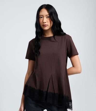 Remera en Algodón con Ruedo Asimétrico y Encaje