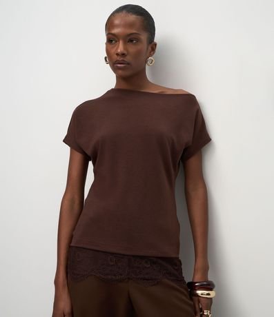Blusa en Crepé con Aplicación de Encaje en el Bajo