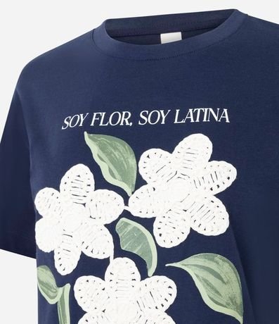 Remera con Estampado Floral y Bordado en las Flores 2