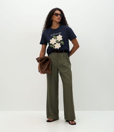 Remera con Estampado Floral y Bordado en las Flores 2