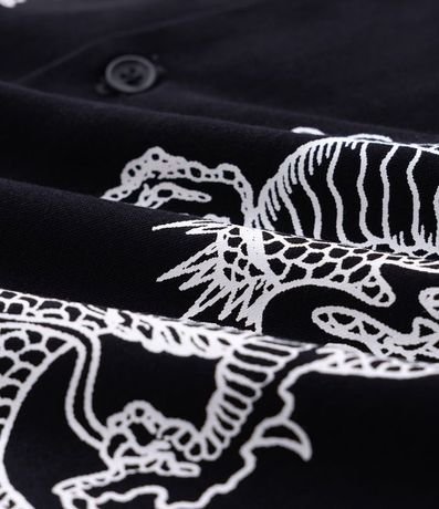 Camisa Boxy en Sarga con Estampa de Dragones 6