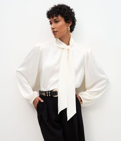 Camisa con Cuello Lazo y Mangas Largas Amplias