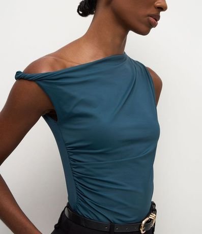 Blusa en Microfibra con Escote Hombro Único y Fruncidos 4
