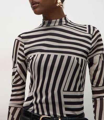 Blusa en Tule con Estampa Abstracta y Cuello Alto 4