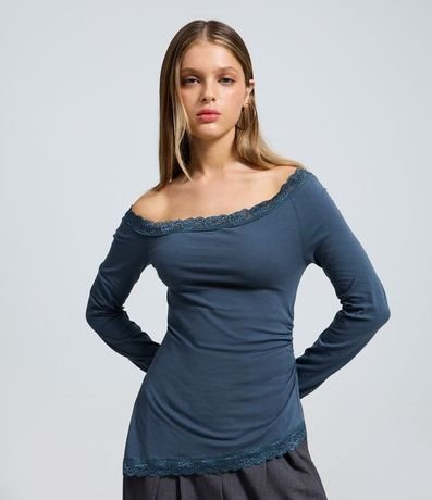 Blusa en Algodón con Escote y Ruedo de Encajes
