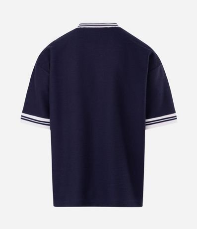 Remera Texturizada con Letteting Future Co y Detalles Contrastantes 4