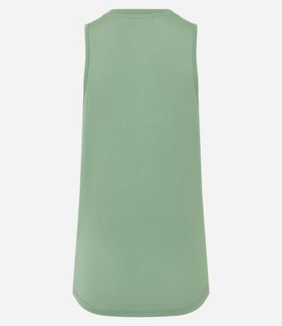 Musculosa Deportiva en Microfibra Texturizada y Bajo Redondeado 3