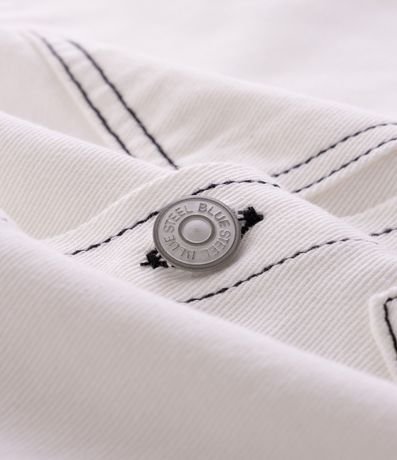 Camisa Boxy en Sarga con Bolsillos Grandes y Costura Contrastante 3