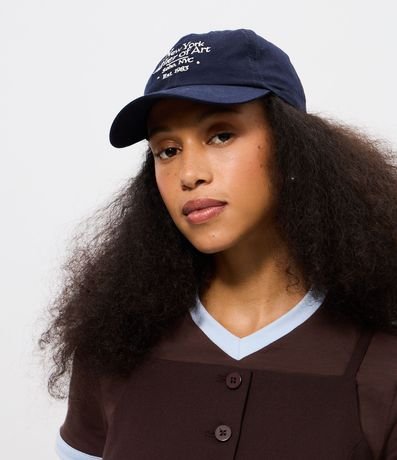 Gorra Aba Curva en Sarga con Lettering New York Soho Bordado