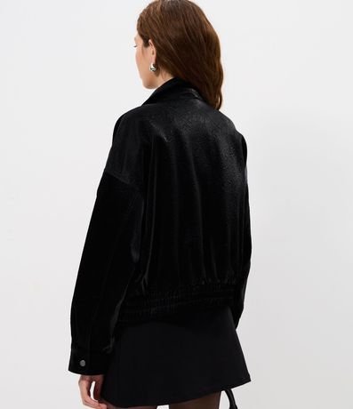 Campera Regular en PU Texturizado 4
