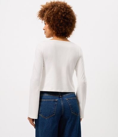Blusa Femenina en Algodón con Cuello Bote y Detalle de Encaje 4