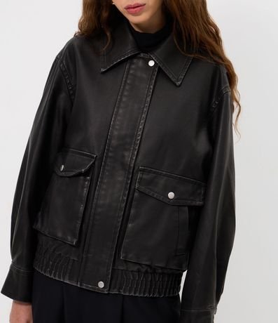 Campera Oversized en PU con Bolsillo 3