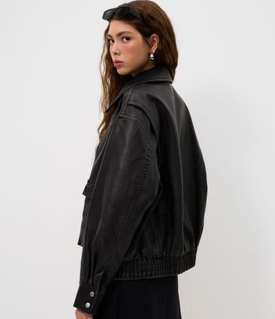 Campera Oversized en PU con Bolsillo 4