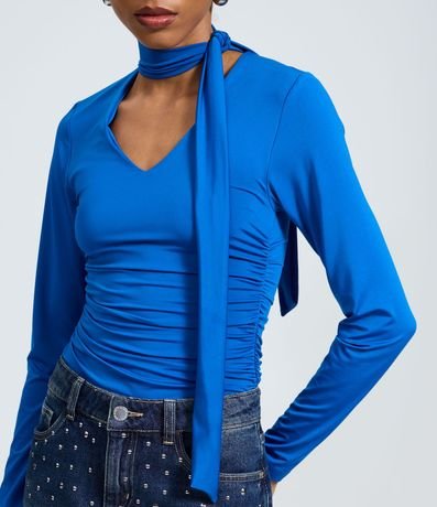 Blusa Fruncida en Microfibra con Escote V y Cuello Lazo 3