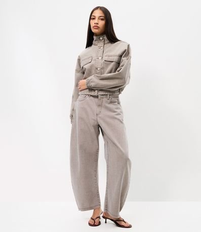 Campera Bomber en Sarga con Bolsos y Cuello Alto 2