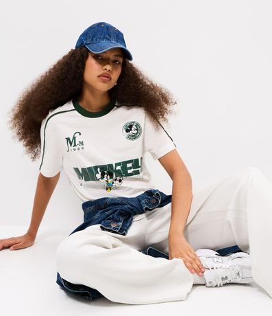 Remera Boxy en Algodón con Estampado Deportiva Mickey y Detalles Contrastantes