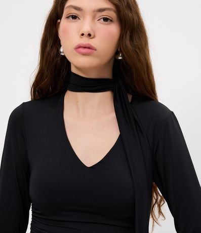 Blusa Fruncida en Microfibra con Escote V y Cuello Lazo 3