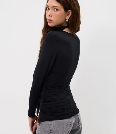 Blusa Fruncida en Microfibra con Escote V y Cuello Lazo 4