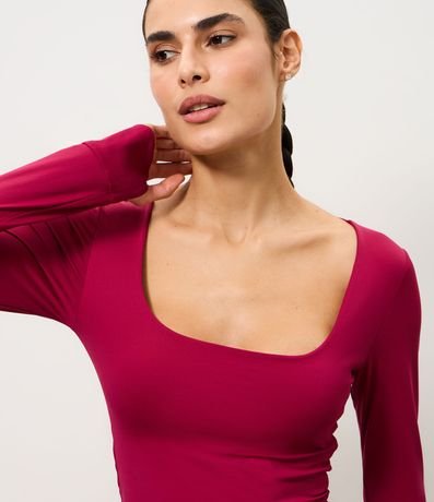 Blusa Cropped Deportiva en Microfibra con Abertura Para Polegar 4