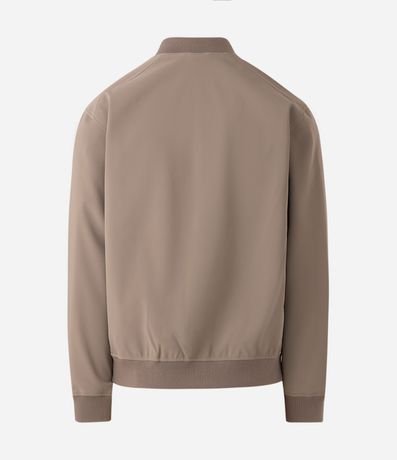 Campera con Tecnologia Repelente al Agua 2