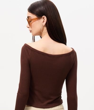 Blusa en Viscosa con Escote Hombro a Hombro y Piedras en el Escote 4