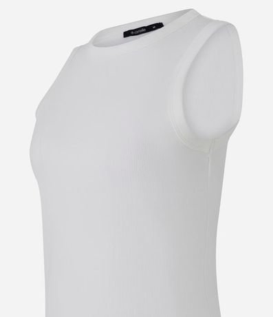 Musculosa Básica en Rib con Modelo Ajustado 6