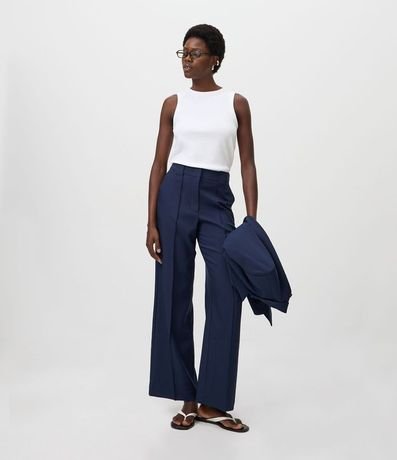Musculosa Básica en Rib con Modelo Ajustado 2