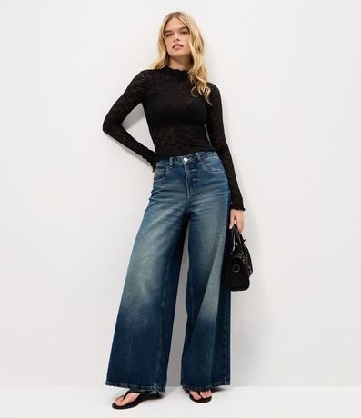 Blusa Manga Larga en Encaje Texturizada con Cuello Alto