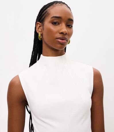 Blusa con Cuello Alto y Bajo Peplum Asimétrico 3
