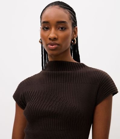 Blusa en Punto con Cuello Alto y Bajo Asimétrico 3