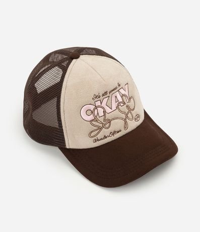 Gorra Trucker con Bordado Lettering