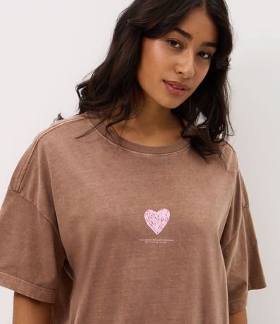 Camisón Corto Desteñido con Estampado de Corazón y Lettering 2