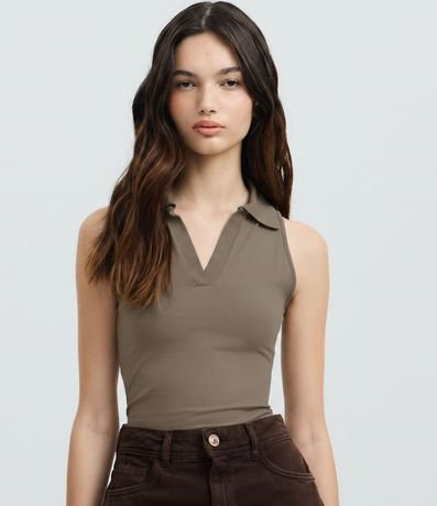 Blusa Polo en Escote V sin Mangas 2