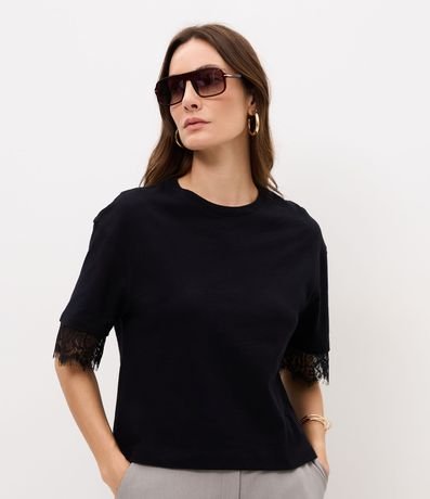 Remera en Algodón con Encaje Aplicada en las Mangas